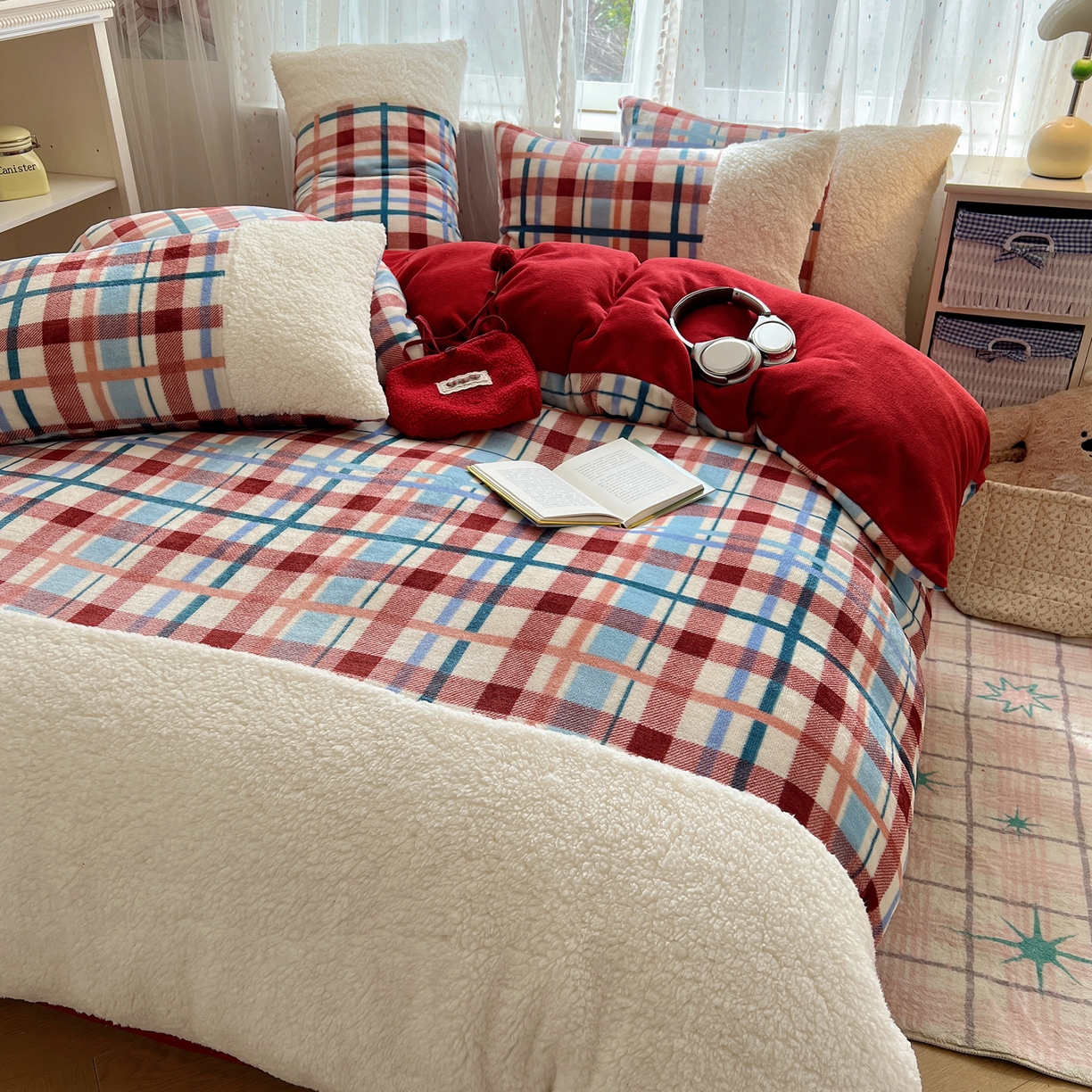 91家纺网 家纺一手货源 找家纺 顾里家纺 2025新款复古博主风高克重羊羔毛拼接牛奶绒套件 川久甜心