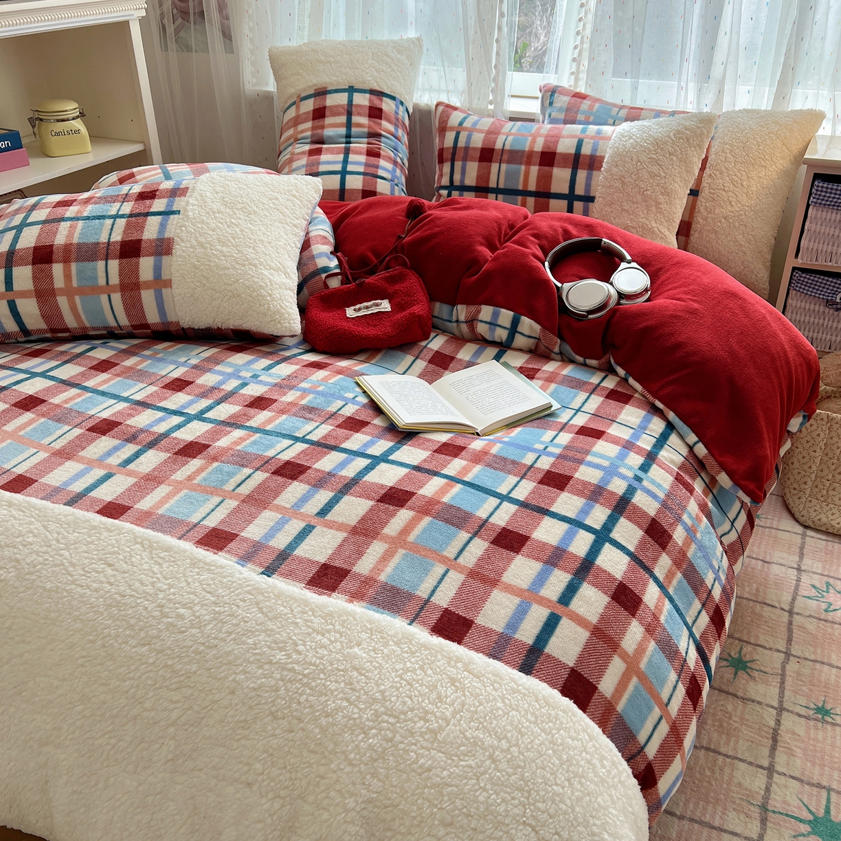 91家纺网 家纺一手货源 找家纺 顾里家纺 2025新款复古博主风高克重羊羔毛拼接牛奶绒套件 川久甜心