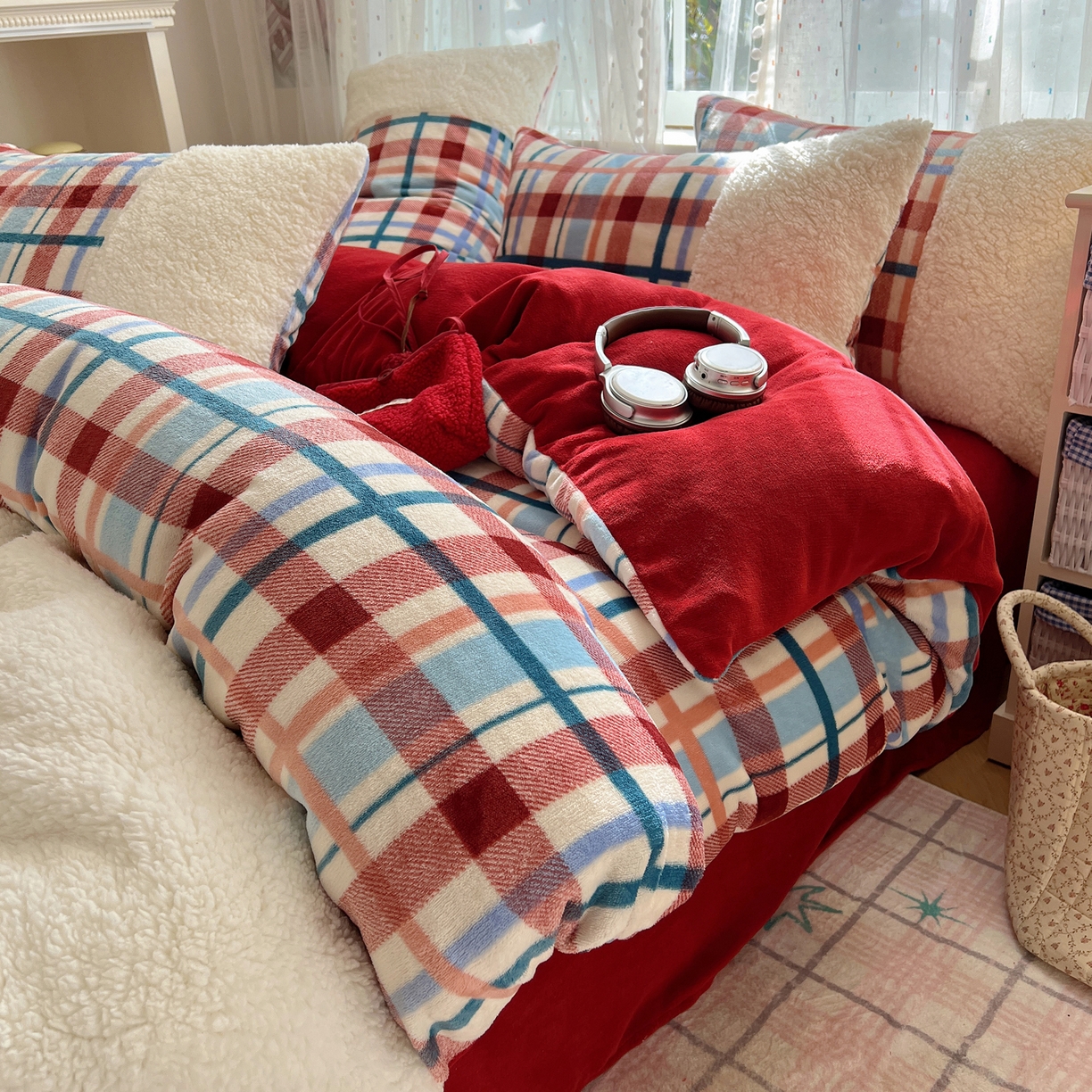 91家纺网 家纺一手货源 找家纺 顾里家纺 2025新款复古博主风高克重羊羔毛拼接牛奶绒套件 川久甜心