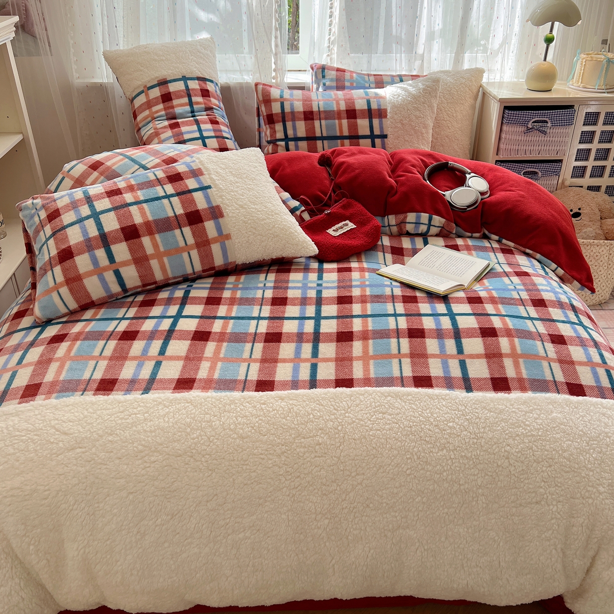 91家纺网 家纺一手货源 找家纺 顾里家纺 2025新款复古博主风高克重羊羔毛拼接牛奶绒套件 川久甜心