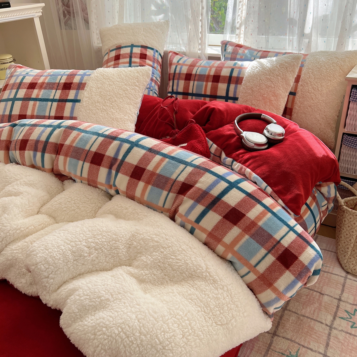 91家纺网 家纺一手货源 找家纺 顾里家纺 2025新款复古博主风高克重羊羔毛拼接牛奶绒套件 川久甜心