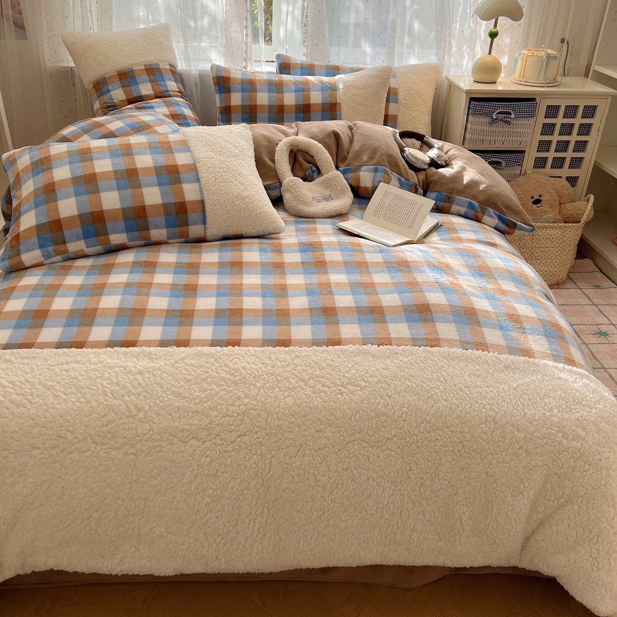 91家纺网 家纺一手货源 找家纺 顾里家纺 2025新款复古博主风高克重羊羔毛拼接牛奶绒套件 焦糖海盐