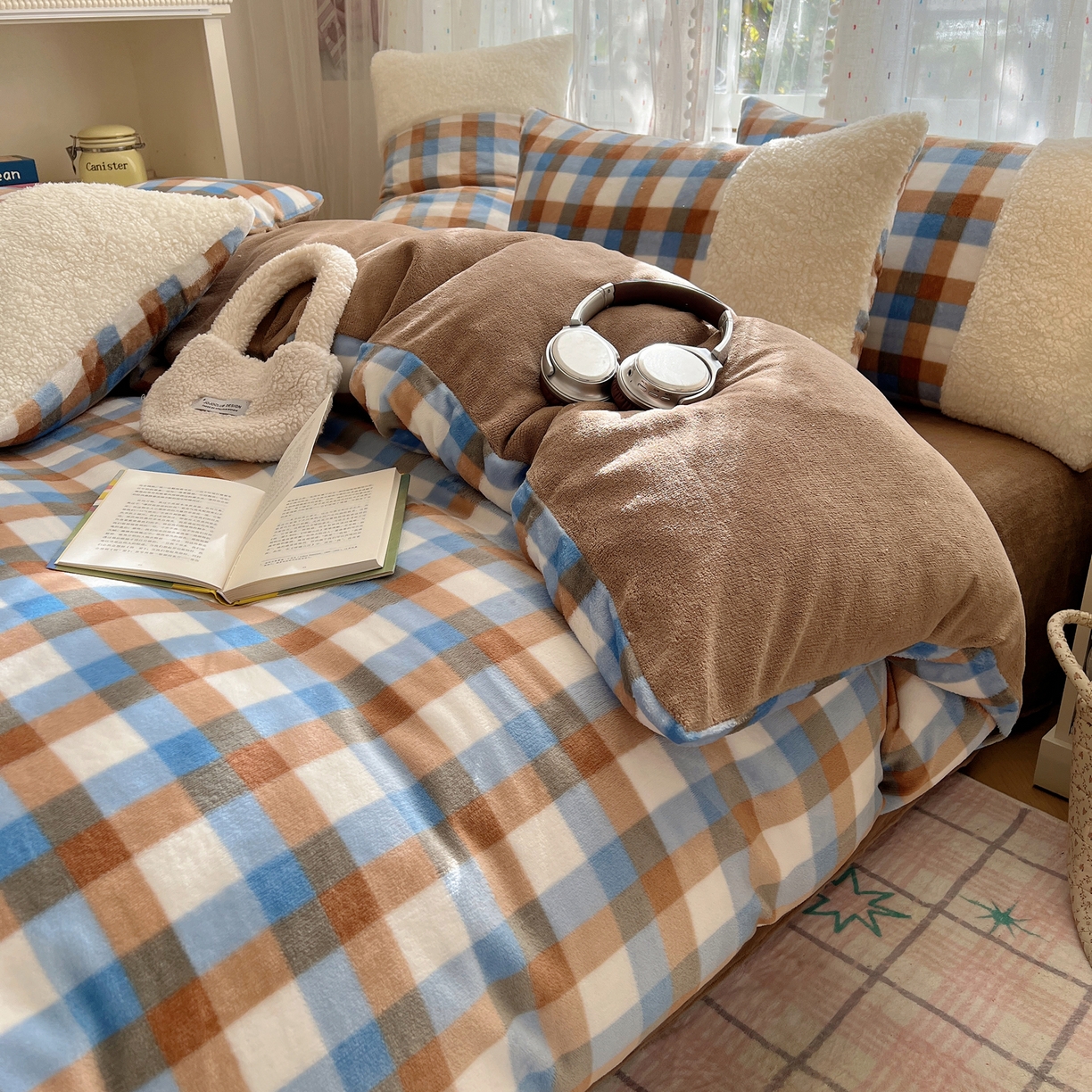 91家纺网 家纺一手货源 找家纺 顾里家纺 2025新款复古博主风高克重羊羔毛拼接牛奶绒套件 焦糖海盐