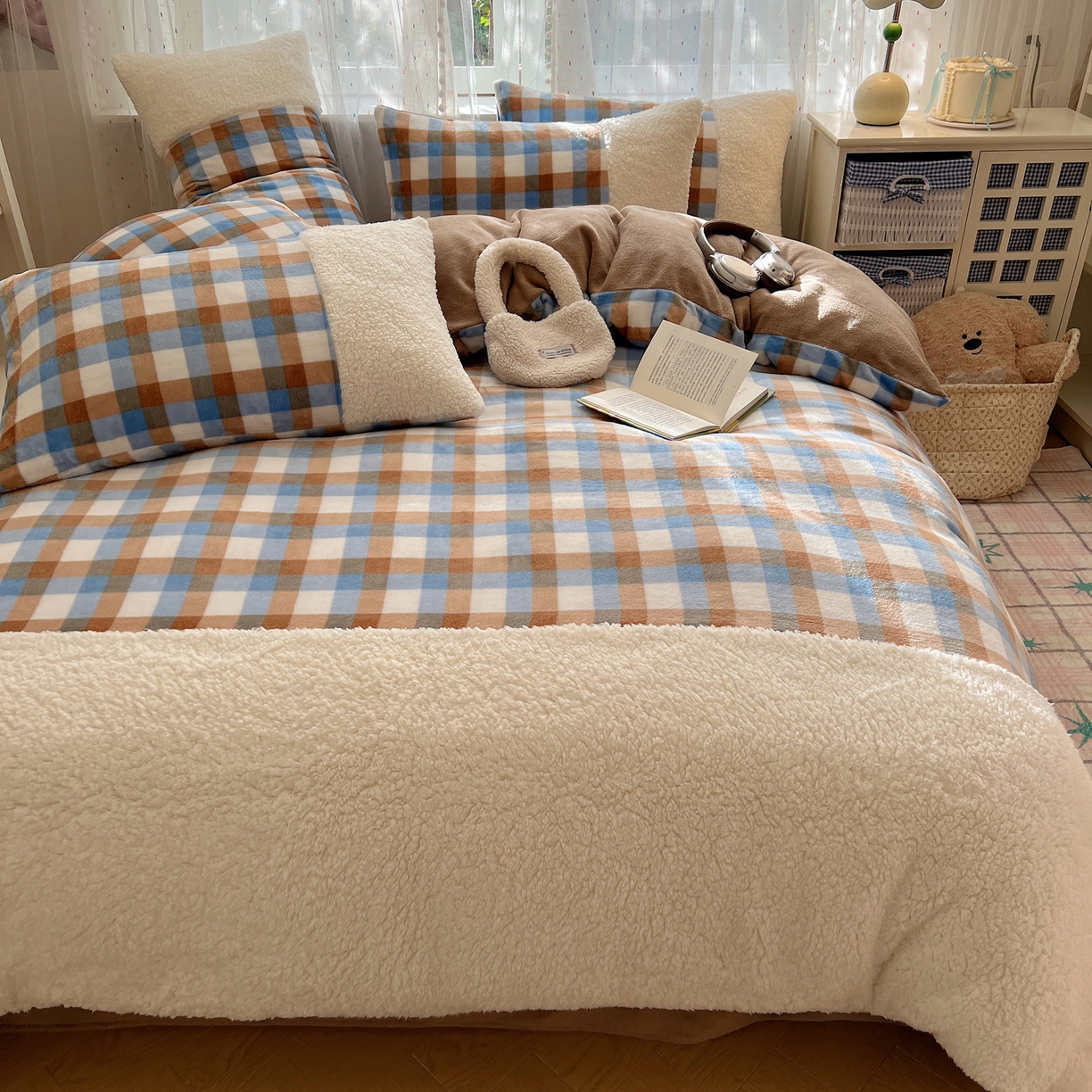 91家纺网 家纺一手货源 找家纺 顾里家纺 2025新款复古博主风高克重羊羔毛拼接牛奶绒套件 焦糖海盐