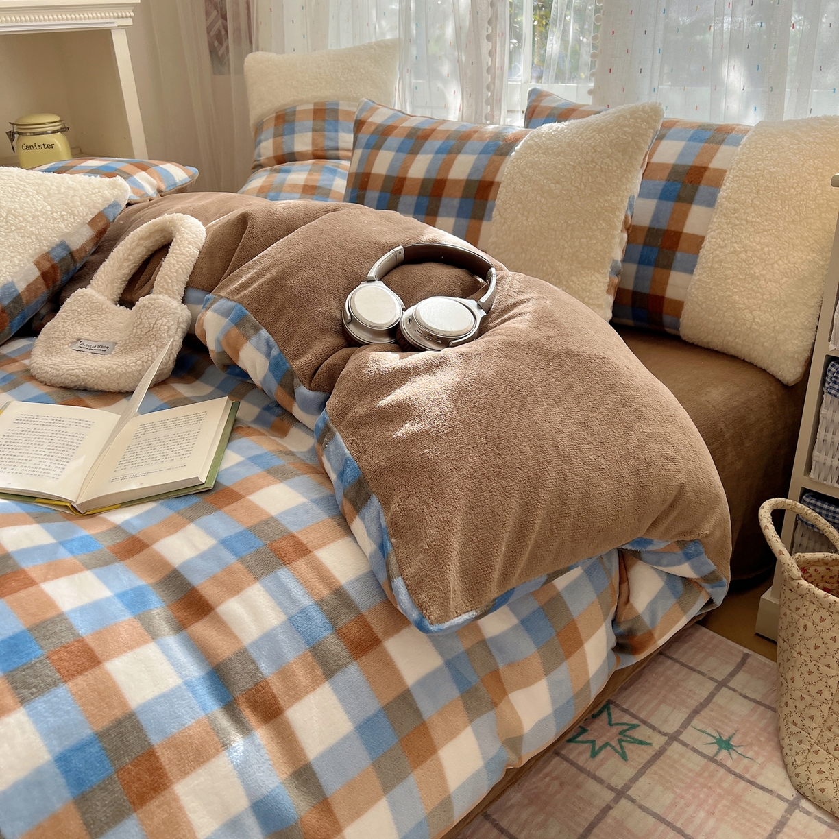 91家纺网 家纺一手货源 找家纺 顾里家纺 2025新款复古博主风高克重羊羔毛拼接牛奶绒套件 焦糖海盐