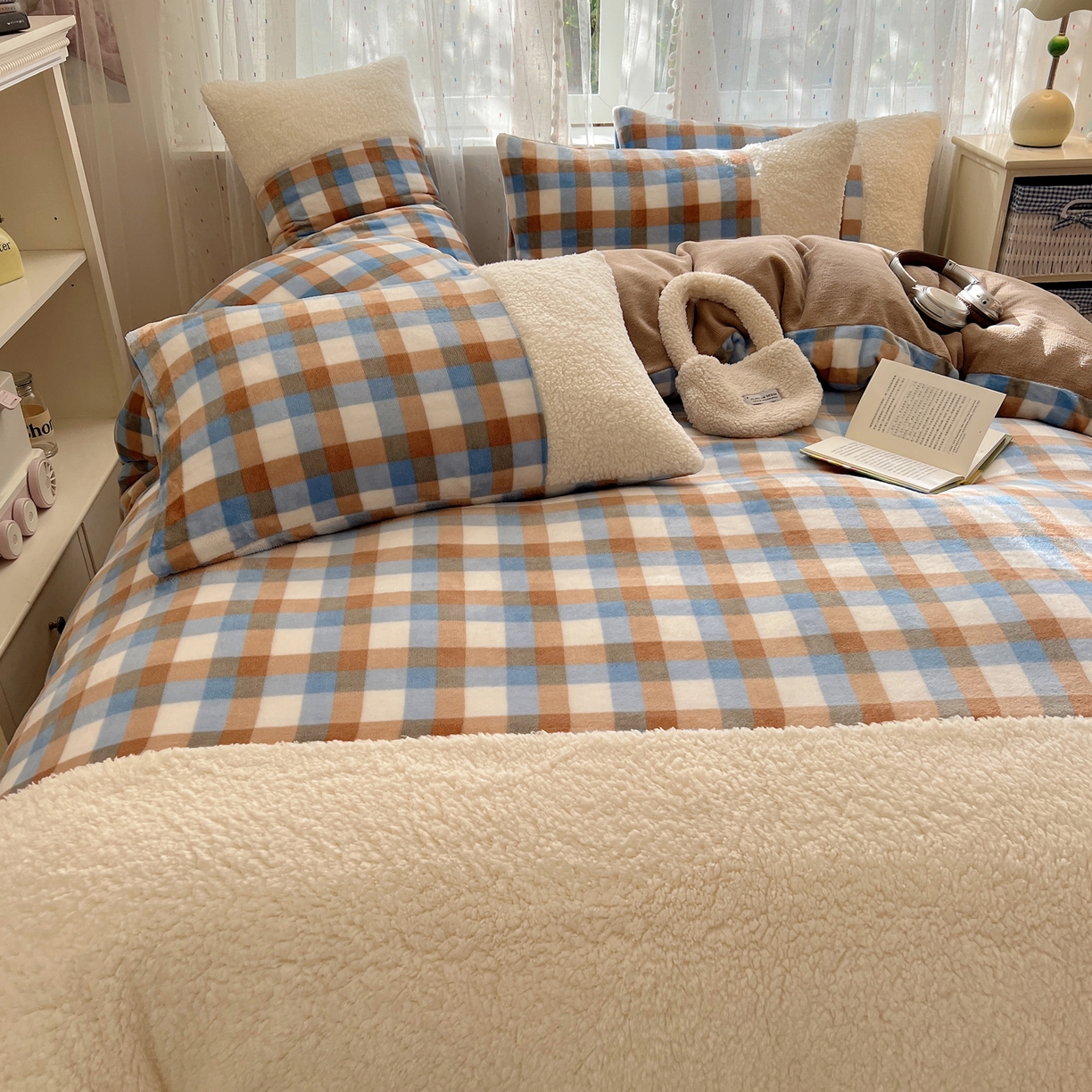 91家纺网 家纺一手货源 找家纺 顾里家纺 2025新款复古博主风高克重羊羔毛拼接牛奶绒套件 焦糖海盐