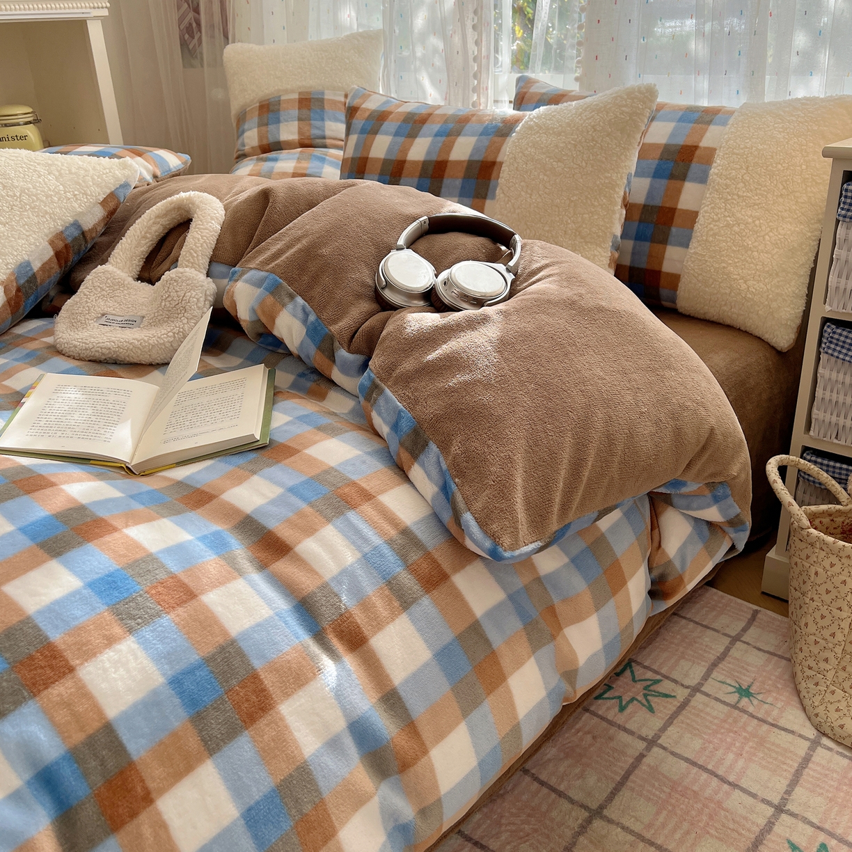 91家纺网 家纺一手货源 找家纺 顾里家纺 2025新款复古博主风高克重羊羔毛拼接牛奶绒套件 焦糖海盐