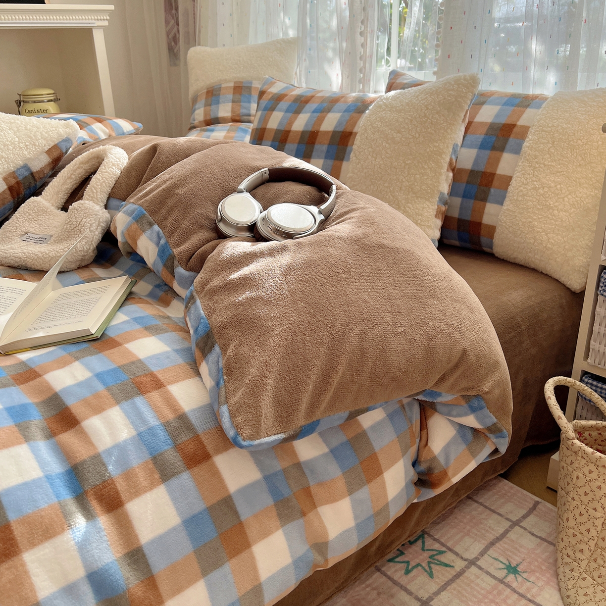 91家纺网 家纺一手货源 找家纺 顾里家纺 2025新款复古博主风高克重羊羔毛拼接牛奶绒套件 焦糖海盐