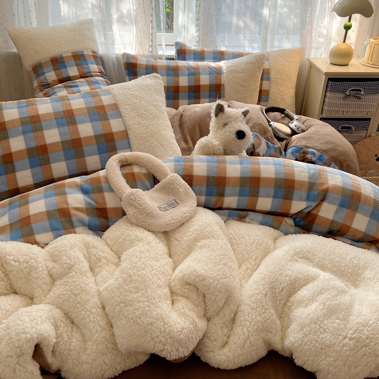 91家纺网 家纺一手货源 找家纺 顾里家纺 2025新款复古博主风高克重羊羔毛拼接牛奶绒套件 焦糖海盐