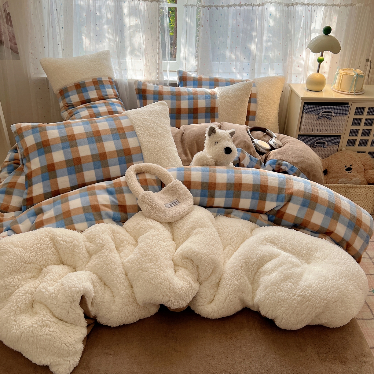 91家纺网 家纺一手货源 找家纺 顾里家纺 2025新款复古博主风高克重羊羔毛拼接牛奶绒套件 焦糖海盐