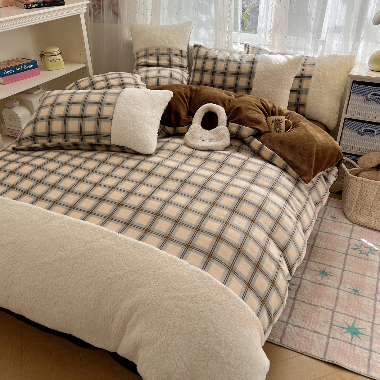 91家纺网 家纺一手货源 找家纺 顾里家纺 2025新款复古博主风高克重羊羔毛拼接牛奶绒套件 松露奶昔