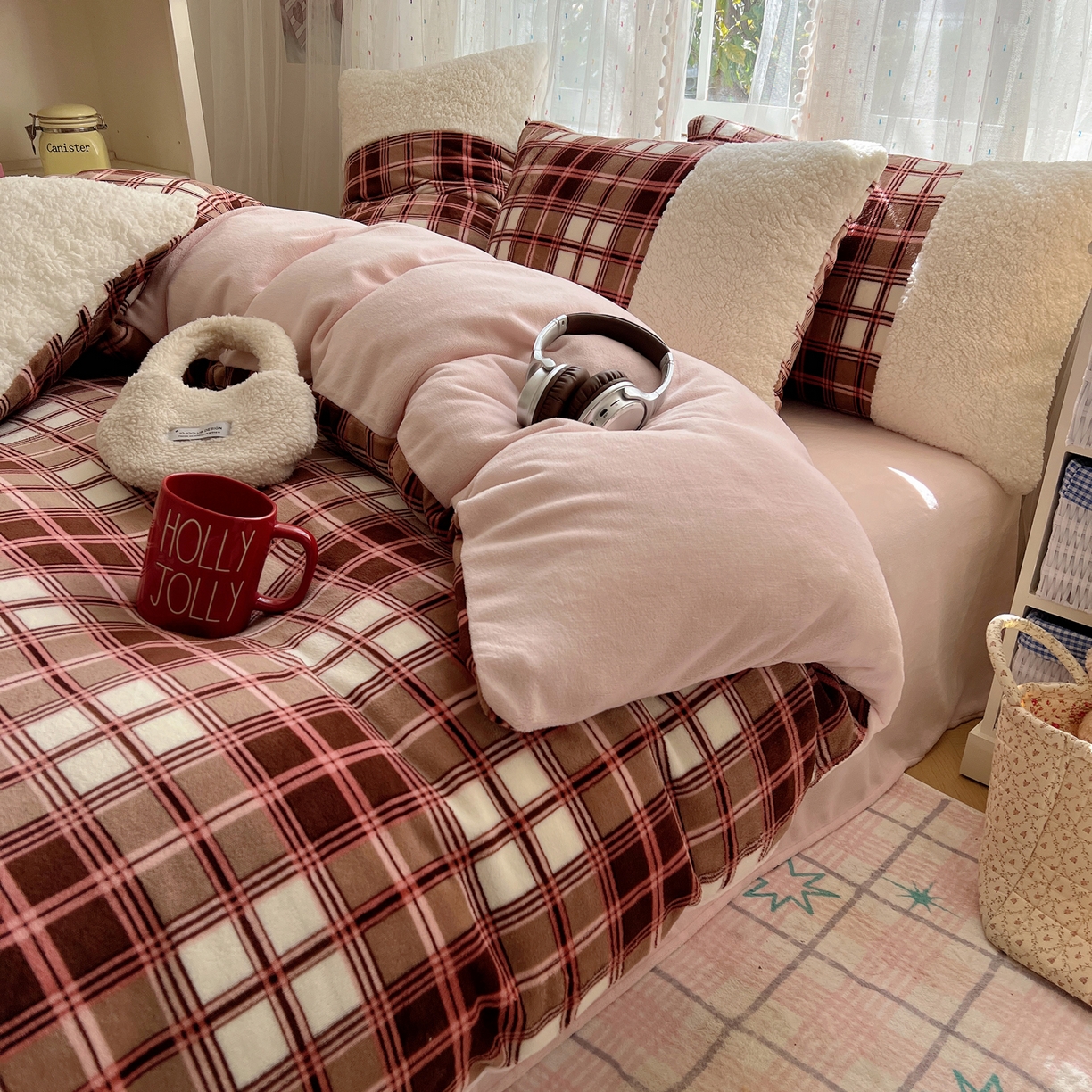 91家纺网 家纺一手货源 找家纺 顾里家纺 2025新款复古博主风高克重羊羔毛拼接牛奶绒套件 苏格物语