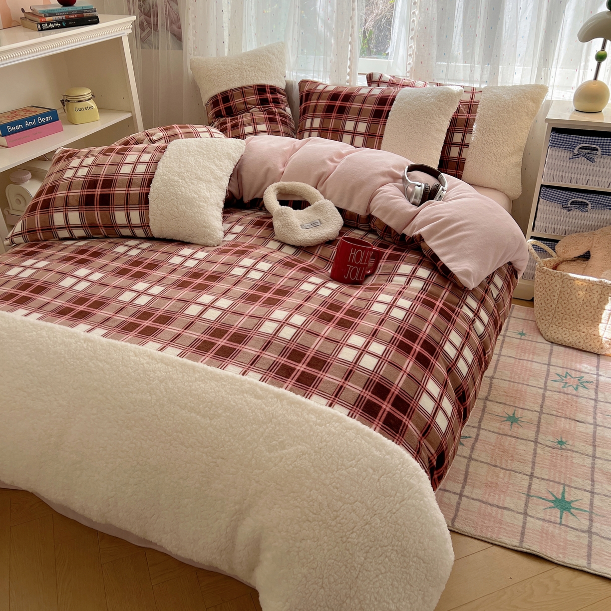 91家纺网 家纺一手货源 找家纺 顾里家纺 2025新款复古博主风高克重羊羔毛拼接牛奶绒套件 苏格物语