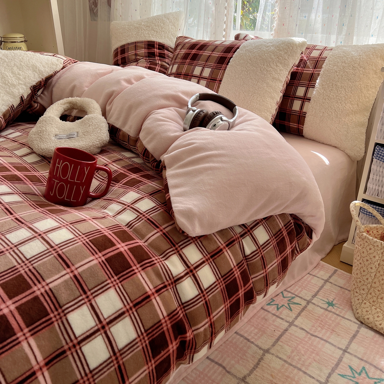 91家纺网 家纺一手货源 找家纺 顾里家纺 2025新款复古博主风高克重羊羔毛拼接牛奶绒套件 苏格物语