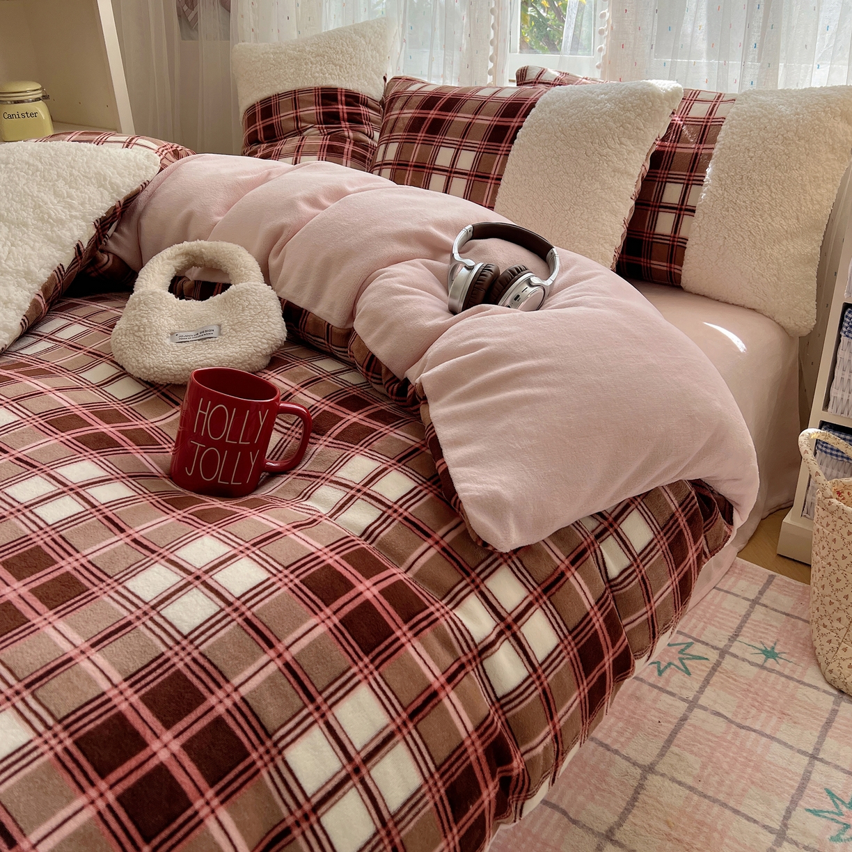 91家纺网 家纺一手货源 找家纺 顾里家纺 2025新款复古博主风高克重羊羔毛拼接牛奶绒套件 苏格物语