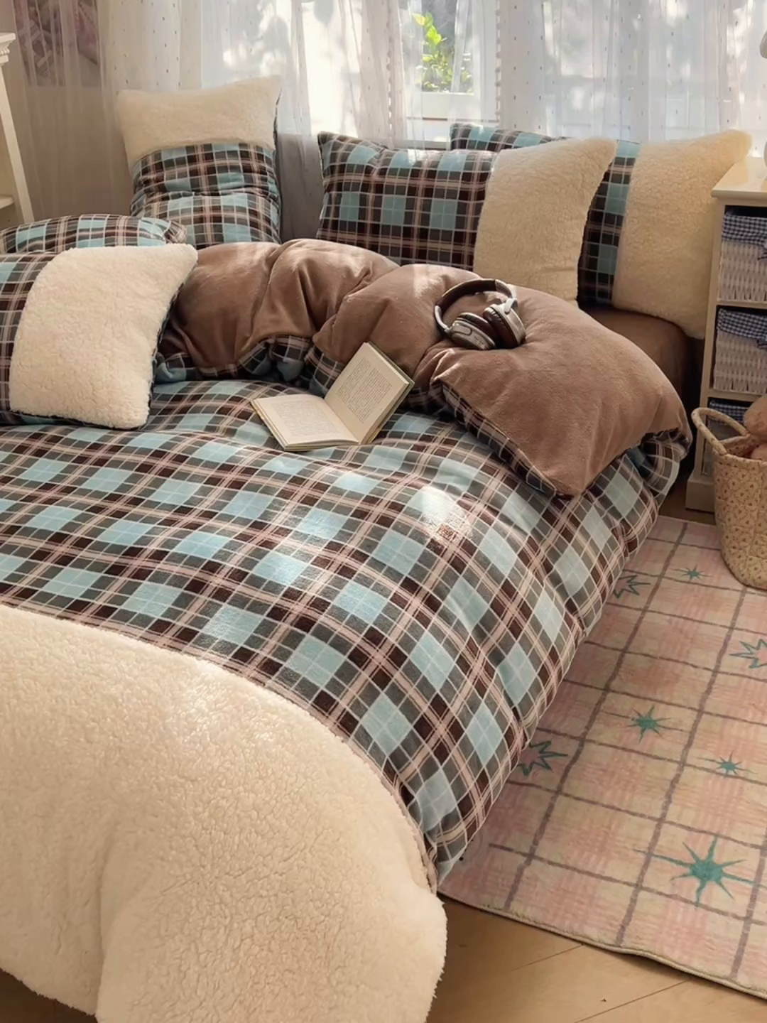 91家纺网 家纺一手货源 找家纺 顾里家纺 2025新款复古博主风高克重羊羔毛拼接牛奶绒套件 薄荷甜巧