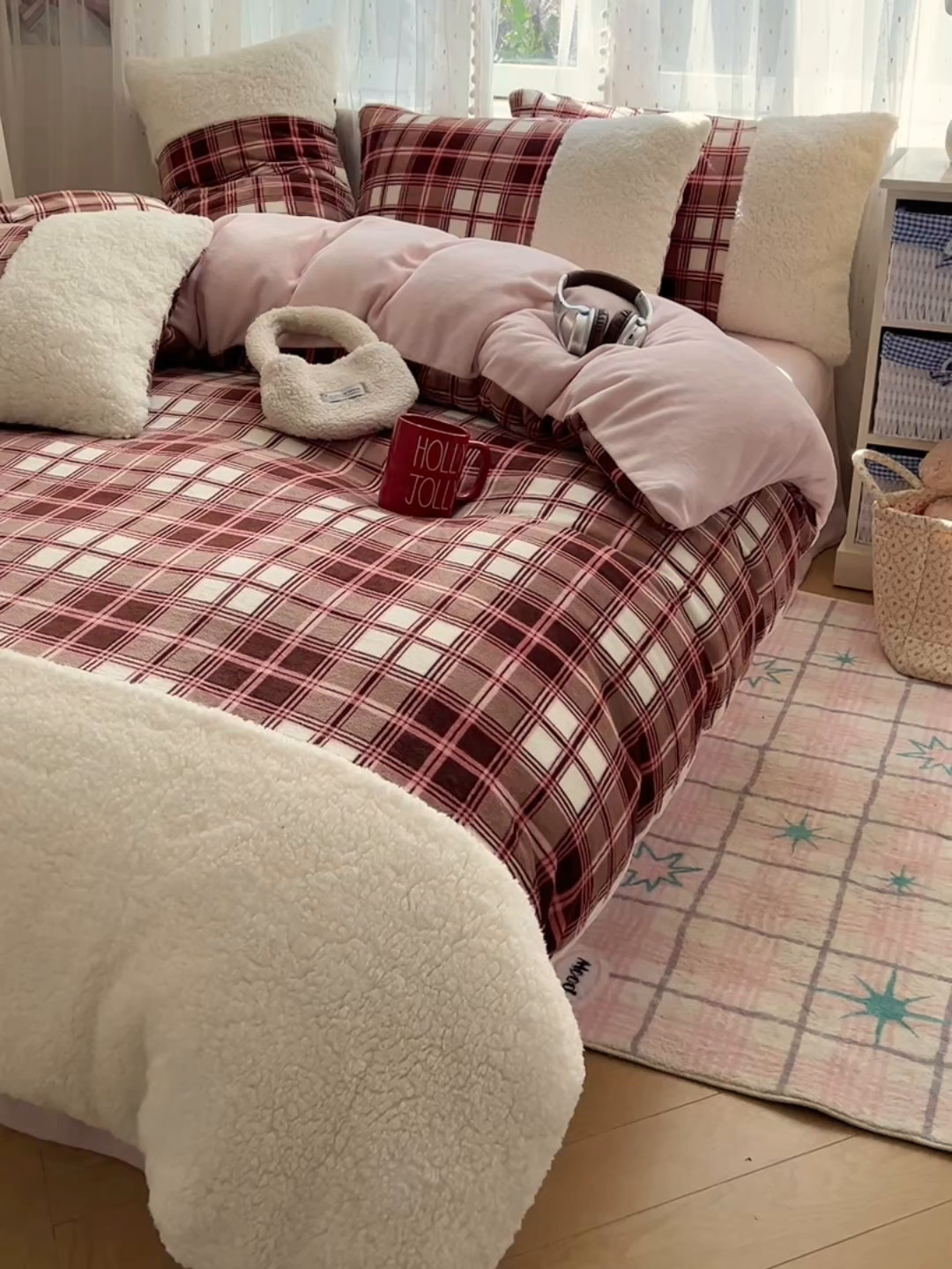 91家纺网 家纺一手货源 找家纺 顾里家纺 2025新款复古博主风高克重羊羔毛拼接牛奶绒套件 苏格物语