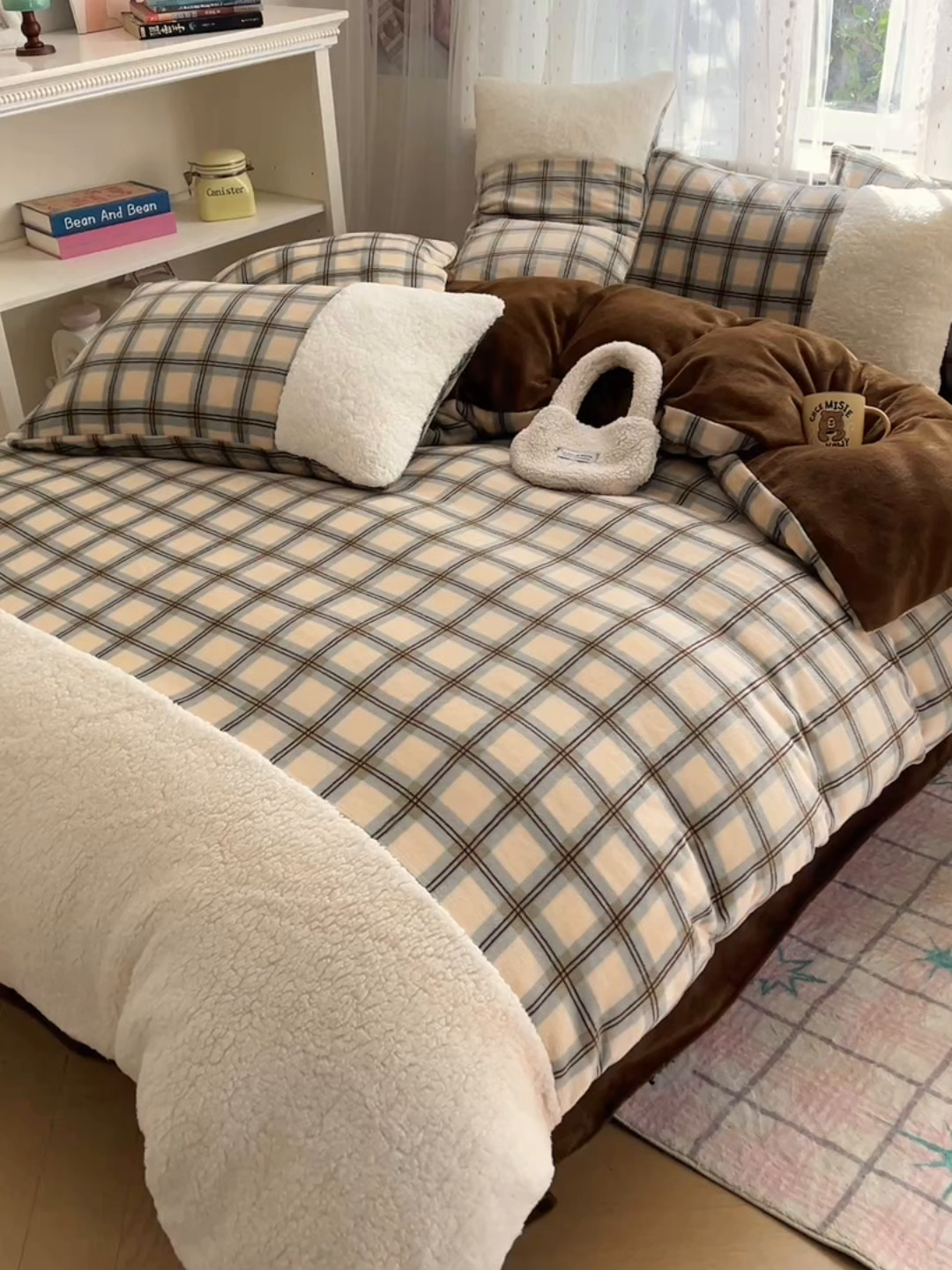 91家纺网 家纺一手货源 找家纺 顾里家纺 2025新款复古博主风高克重羊羔毛拼接牛奶绒套件 松露奶昔