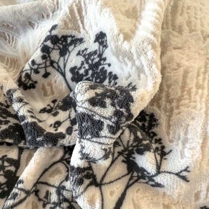 91家纺网 家纺一手货源 找家纺 （总）宅家居 2025新款热卖热款轻法式复古赫本风绒高克重浮雕花牛奶绒四件套烂花韩版黑色花边三件套