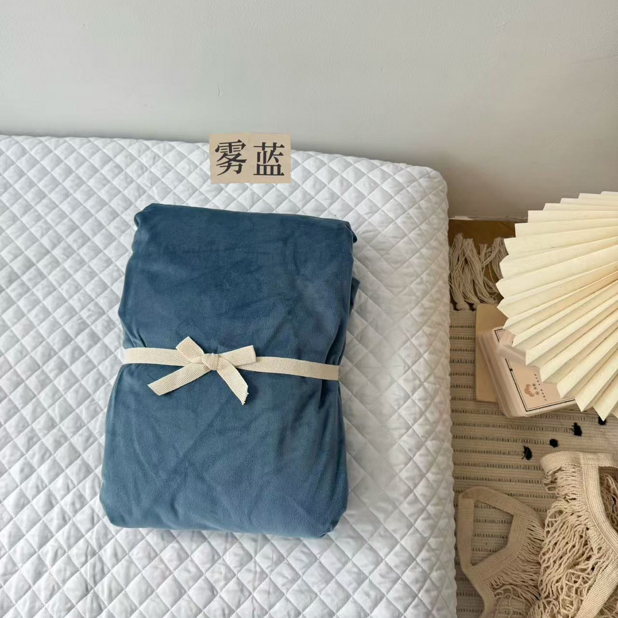 91家纺网 家纺一手货源 找家纺 例外 2025新款日式良品190克高克重天鹅绒系列纯色四件套单品 雾蓝