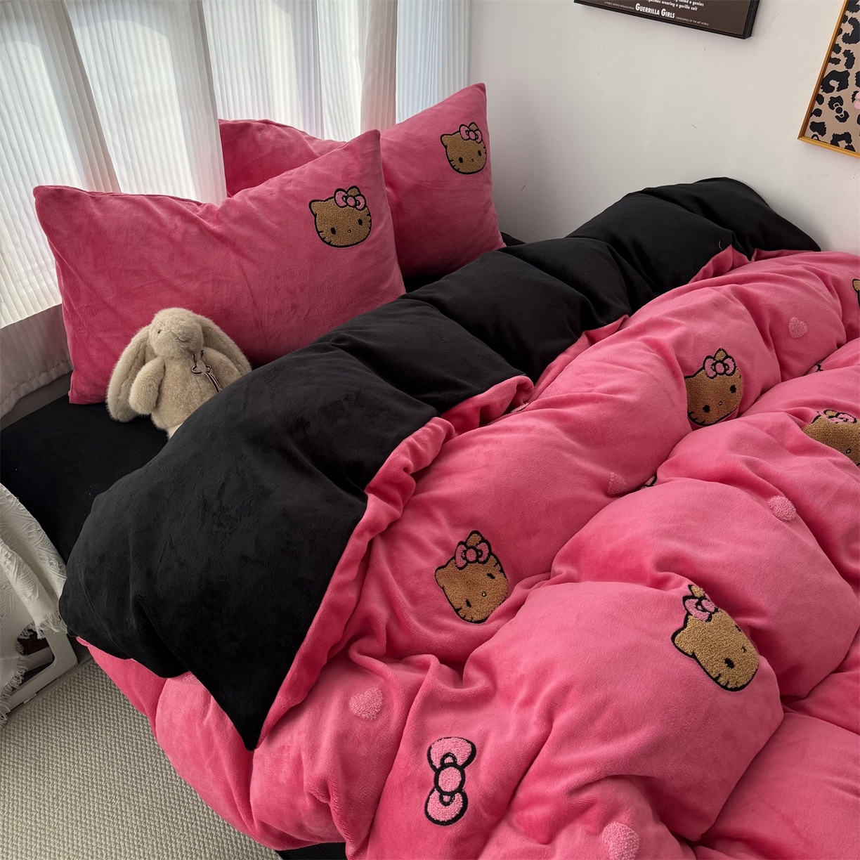 91家纺网 家纺一手货源 找家纺 （总）童颜 2025新款秋冬牛奶绒四件套-黑皮猫