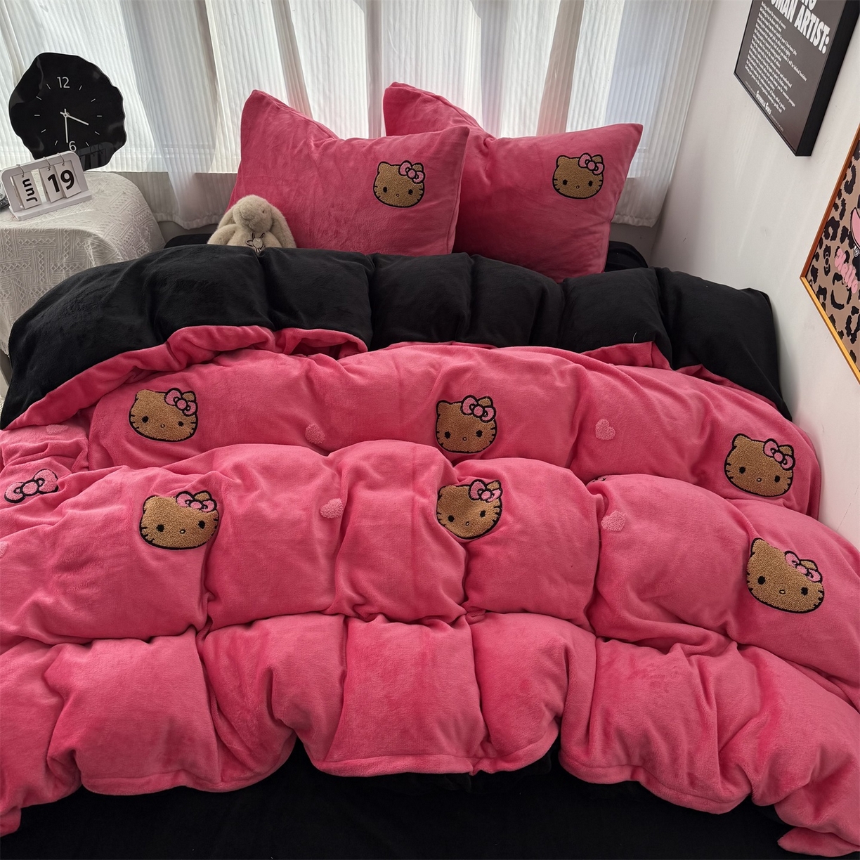 91家纺网 家纺一手货源 找家纺 （总）童颜 2025新款秋冬牛奶绒四件套-黑皮猫