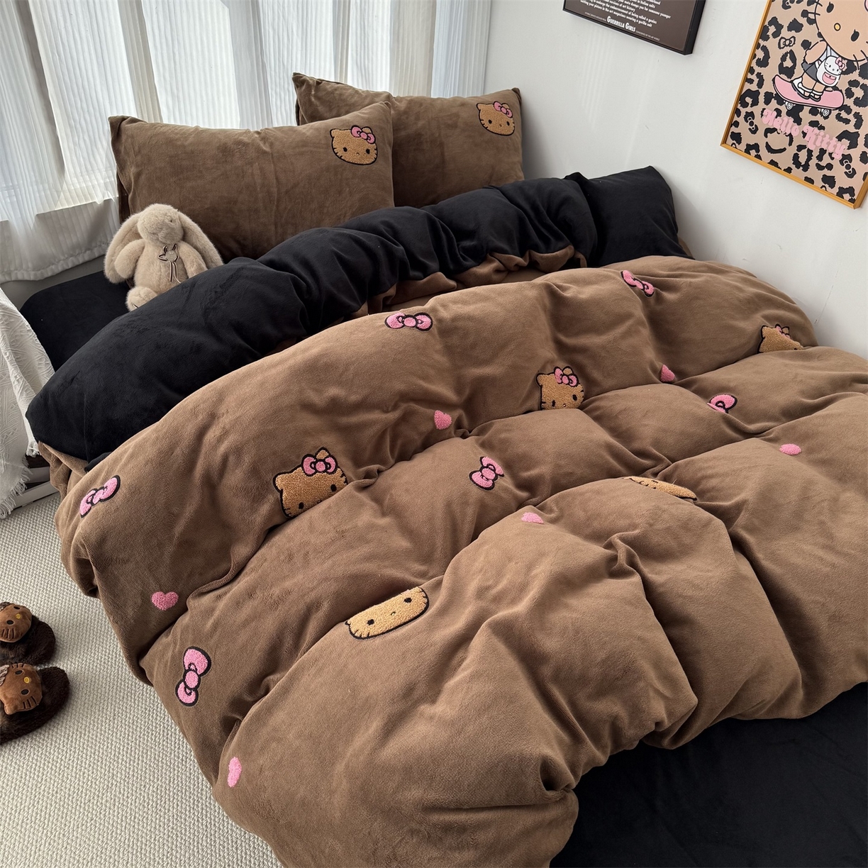 91家纺网 家纺一手货源 找家纺 （总）童颜 2025新款秋冬牛奶绒四件套-黑皮猫