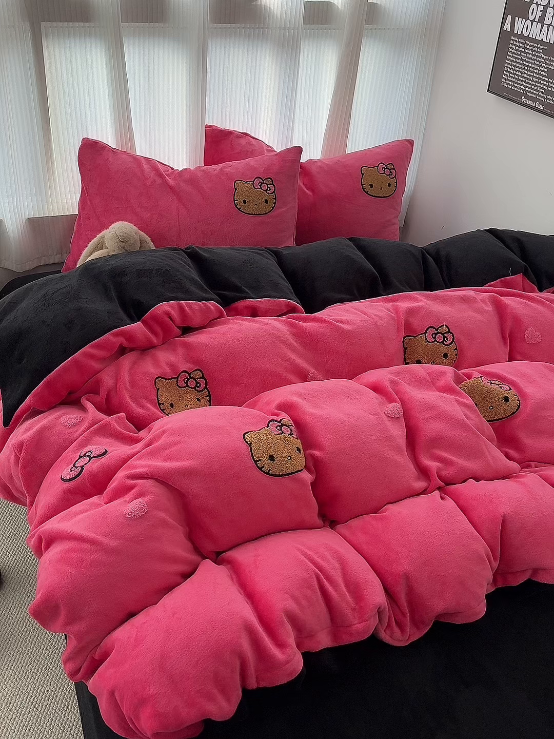 91家纺网 家纺一手货源 找家纺 （总）童颜 2025新款秋冬牛奶绒四件套-黑皮猫