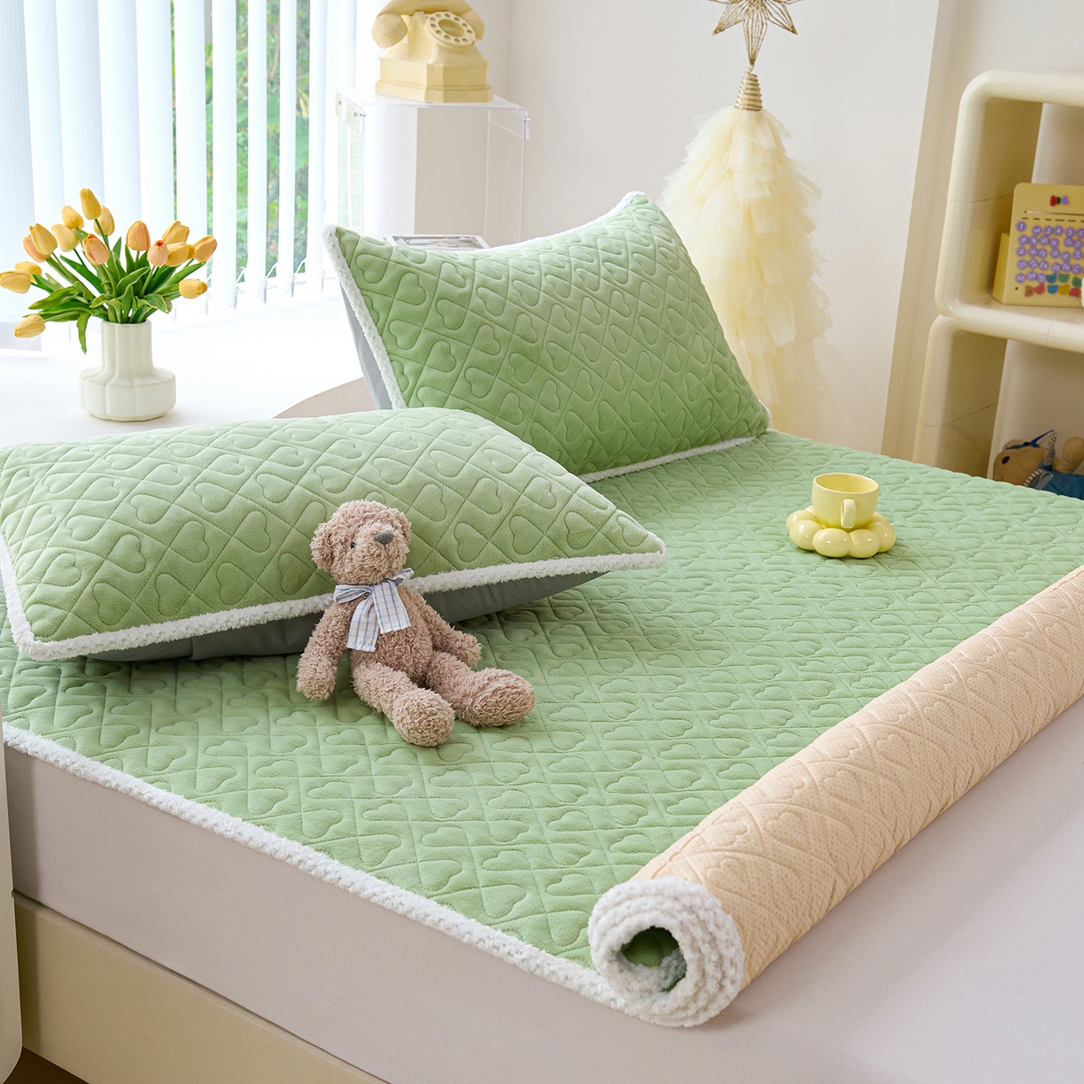 91家纺网 家纺一手货源 找家纺 （总）拾小柒 2025年新款牛奶绒防滑床护垫加厚床垫隔脏垫冬季褥子床盖三件套