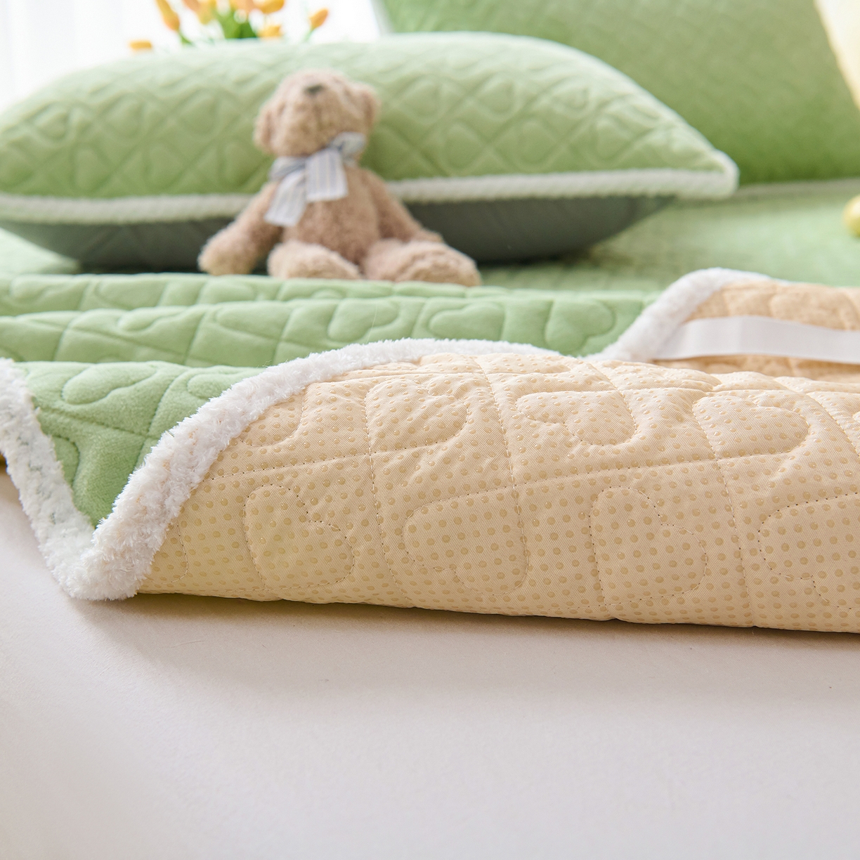 91家纺网 家纺一手货源 找家纺 （总）拾小柒 2025年新款牛奶绒防滑床护垫加厚床垫隔脏垫冬季褥子床盖三件套