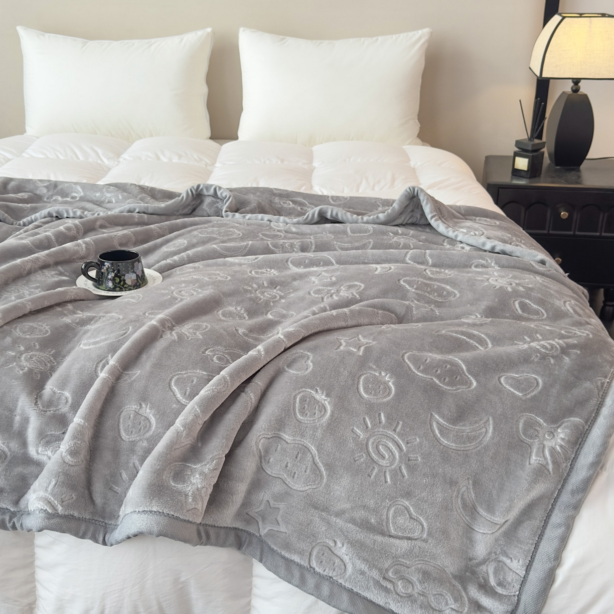 91家纺网 家纺一手货源 找家纺 悦织湾家纺 2025新款加厚星星月岁云毯轻奢时尚毛毯盖毯四季毯被子跨境外贸出口直播热销款 星星月岁云毯浅灰