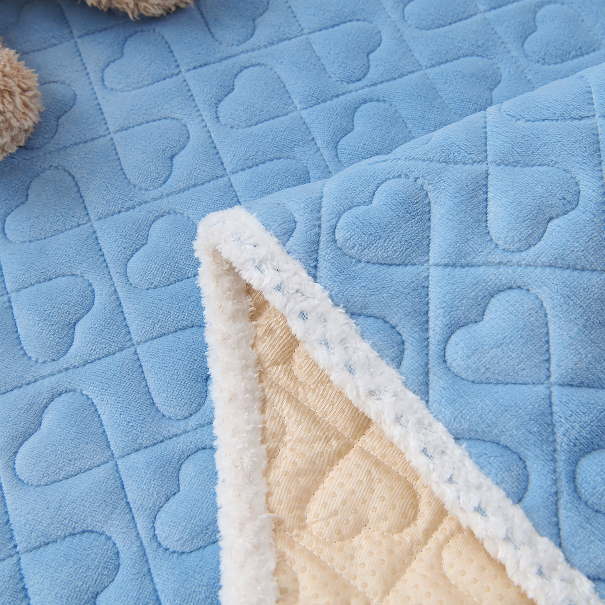 91家纺网 家纺一手货源 找家纺 拾小柒 2025年新款牛奶绒防滑床护垫加厚床垫隔脏垫冬季褥子床盖三件套 浅水兰