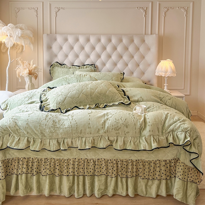 91家纺网 家纺一手货源 找家纺 瑞宝 2025新款雕花牛奶绒花边夹棉床盖四件套-莫妮卡 抹茶绿