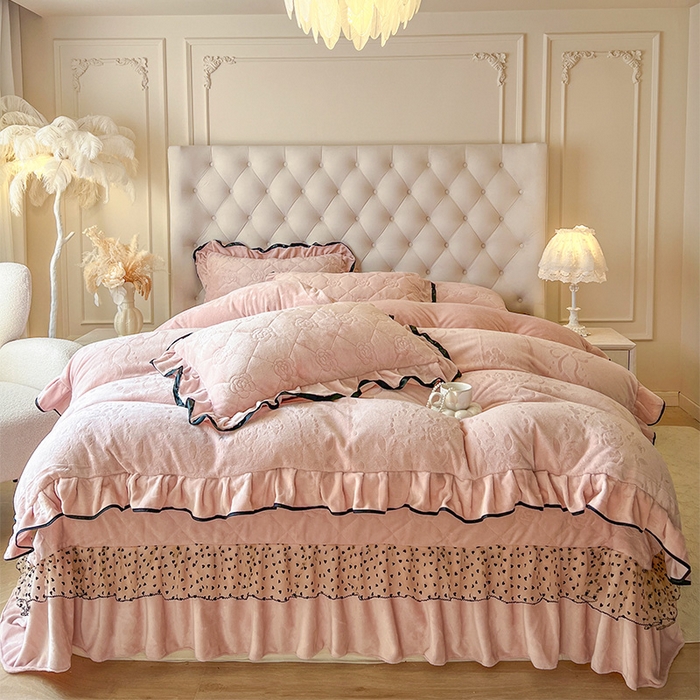 瑞宝 2025新款雕花牛奶绒花边夹棉床盖四件套-莫妮卡 少女粉