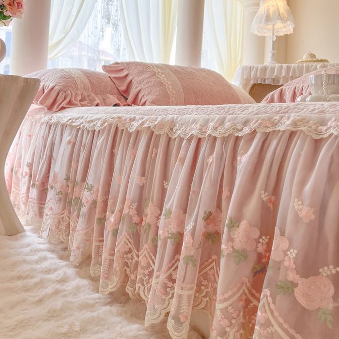 91家纺网 家纺一手货源 找家纺 瑞宝 2025新款雕花牛奶绒夹棉床裙三件套-花有约 花有约-粉玉