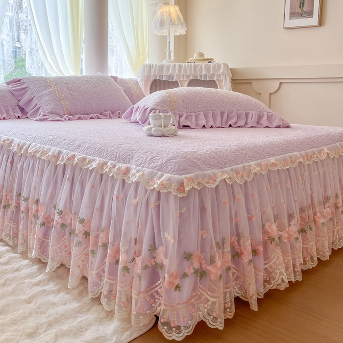 91家纺网 家纺一手货源 找家纺 瑞宝 2025新款雕花牛奶绒夹棉床裙三件套-花有约 花有约-梦幻紫