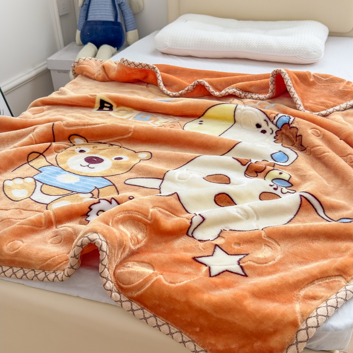 91家纺网 家纺一手货源 找家纺 悦织湾家纺 2025新款拉舍尔双层云绒童毯毯子卡通休闲沙发盖毯毛毯儿童婴幼儿宝宝小毯子 宝宝乐园7#卡桔色