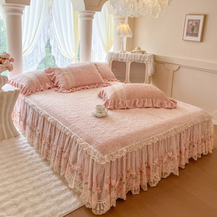 91家纺网 家纺一手货源 找家纺 瑞宝 2025新款雕花牛奶绒夹棉床裙四件套-花有约 花有约-粉玉