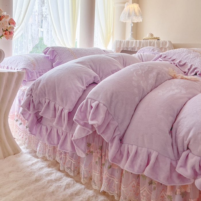 91家纺网 家纺一手货源 找家纺 瑞宝 2025新款雕花牛奶绒夹棉床裙四件套-花有约 花有约-梦幻紫