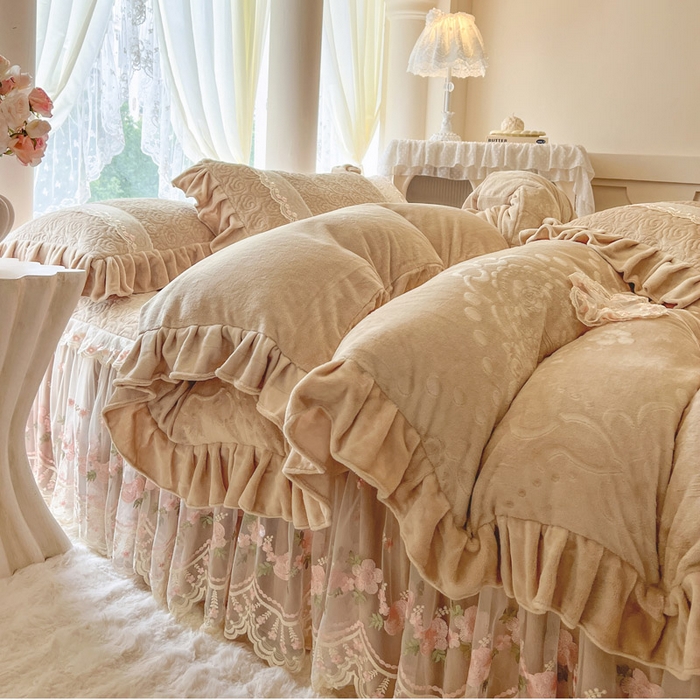 91家纺网 家纺一手货源 找家纺 瑞宝 2025新款雕花牛奶绒夹棉床裙四件套-花有约 花有约-卡其