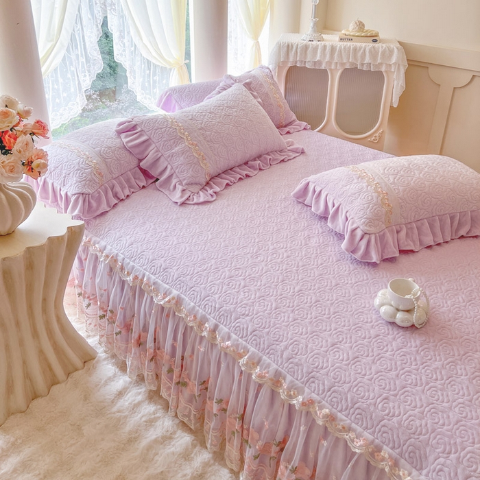 91家纺网 家纺一手货源 找家纺 瑞宝 2025新款雕花牛奶绒夹棉床裙四件套-花有约 花有约-梦幻紫