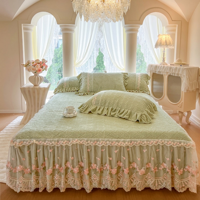 91家纺网 家纺一手货源 找家纺 瑞宝 2025新款雕花牛奶绒夹棉床裙四件套-花有约 花有约-青柠绿