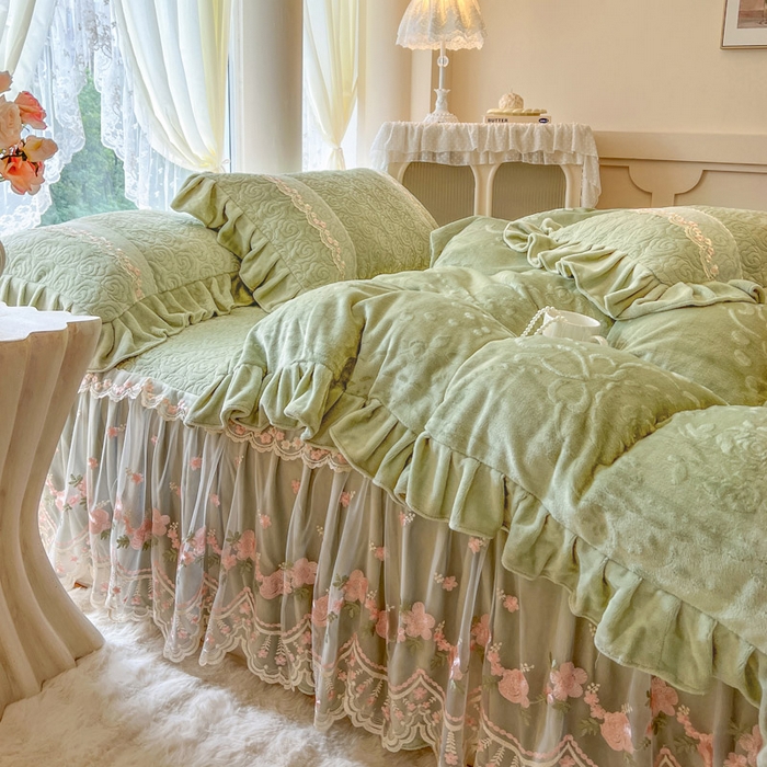 91家纺网 家纺一手货源 找家纺 瑞宝 2025新款雕花牛奶绒夹棉床裙四件套-花有约 花有约-青柠绿