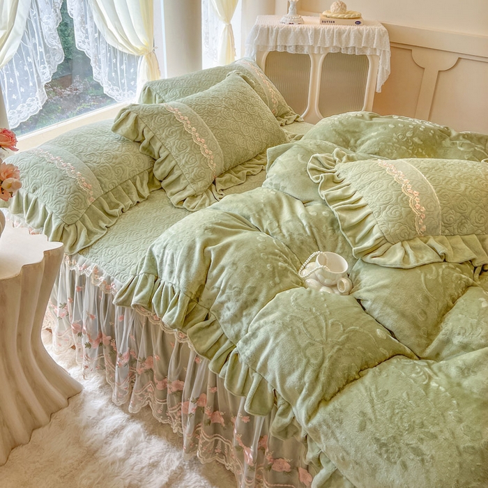 91家纺网 家纺一手货源 找家纺 瑞宝 2025新款雕花牛奶绒夹棉床裙四件套-花有约 花有约-青柠绿