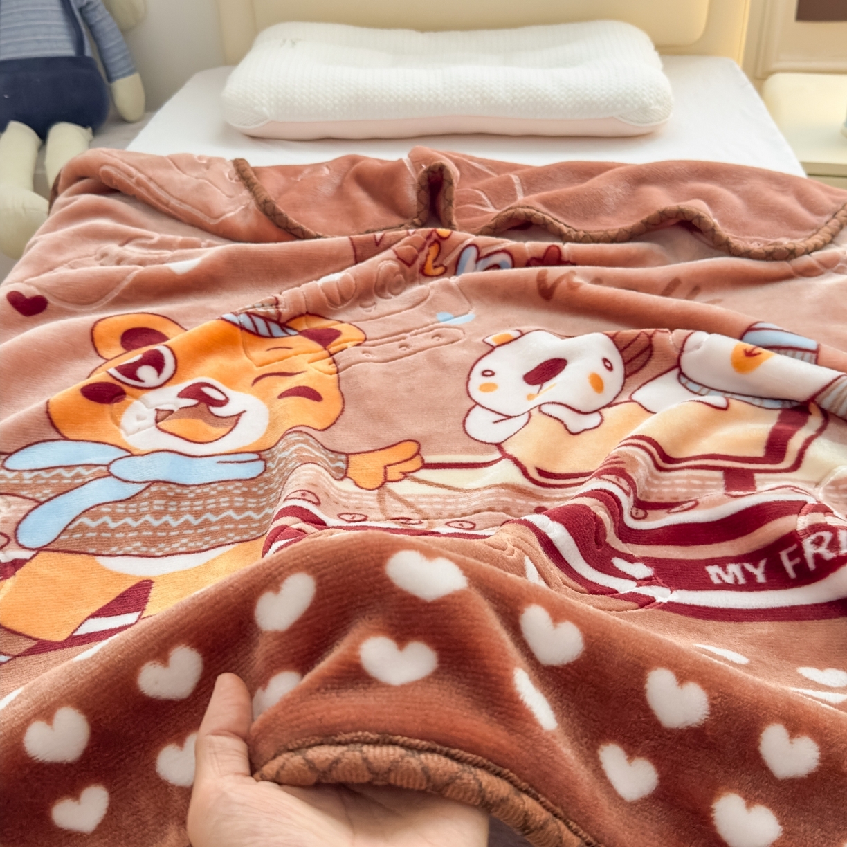 91家纺网 家纺一手货源 找家纺 悦织湾家纺 2025新款拉舍尔双层云绒童毯毯子卡通休闲沙发盖毯毛毯儿童婴幼儿宝宝小毯子 冰上运动20#咖
