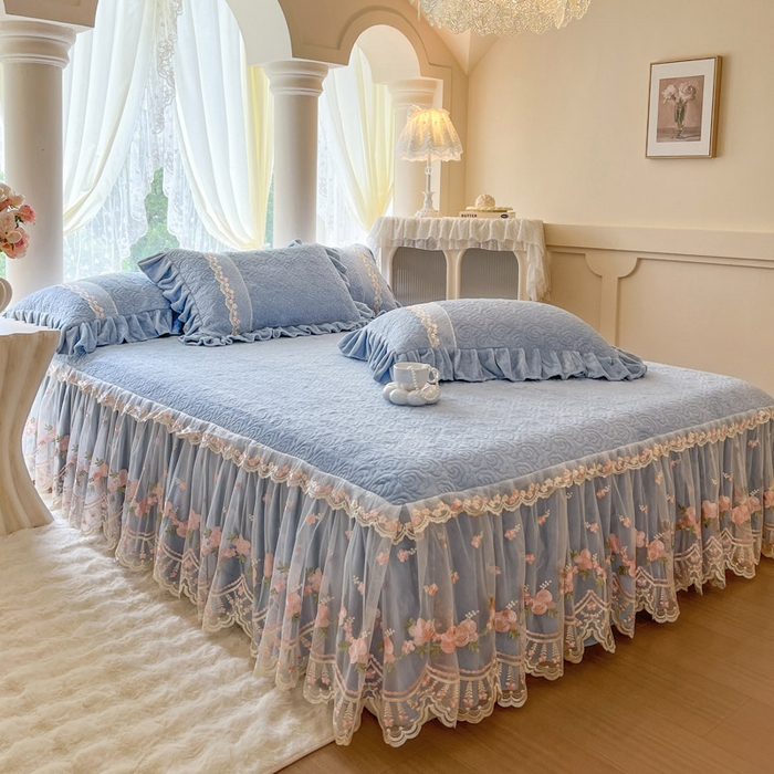 91家纺网 家纺一手货源 找家纺 瑞宝 2025新款雕花牛奶绒夹棉床裙四件套-花有约 花有约-蔚蓝