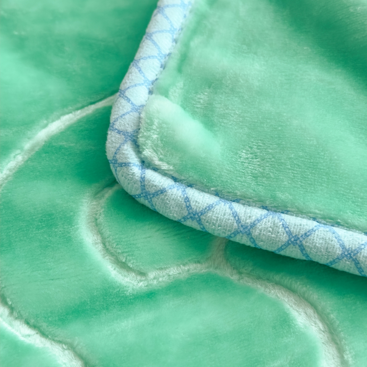 91家纺网 家纺一手货源 找家纺 悦织湾家纺 2025新款拉舍尔双层云绒童毯毯子卡通休闲沙发盖毯毛毯儿童婴幼儿宝宝小毯子 可爱小熊2#绿