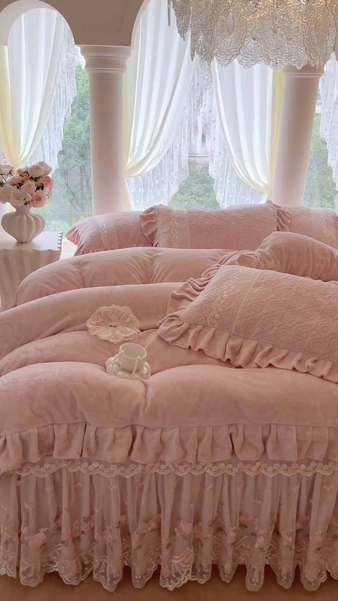 91家纺网 家纺一手货源 找家纺 （总）瑞宝 2025新款雕花牛奶绒夹棉床裙四件套-花有约