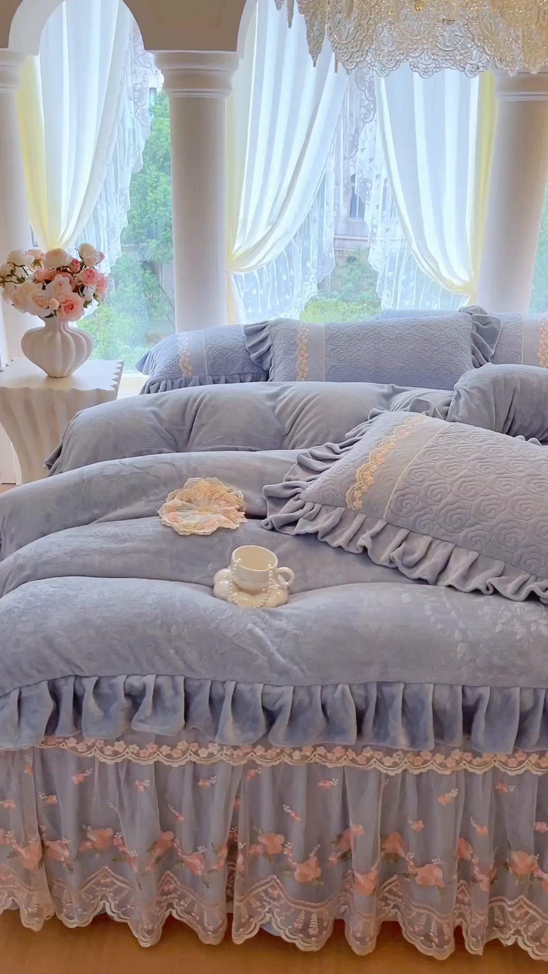 91家纺网 家纺一手货源 找家纺 瑞宝 2025新款雕花牛奶绒夹棉床裙四件套-花有约 花有约-蔚蓝