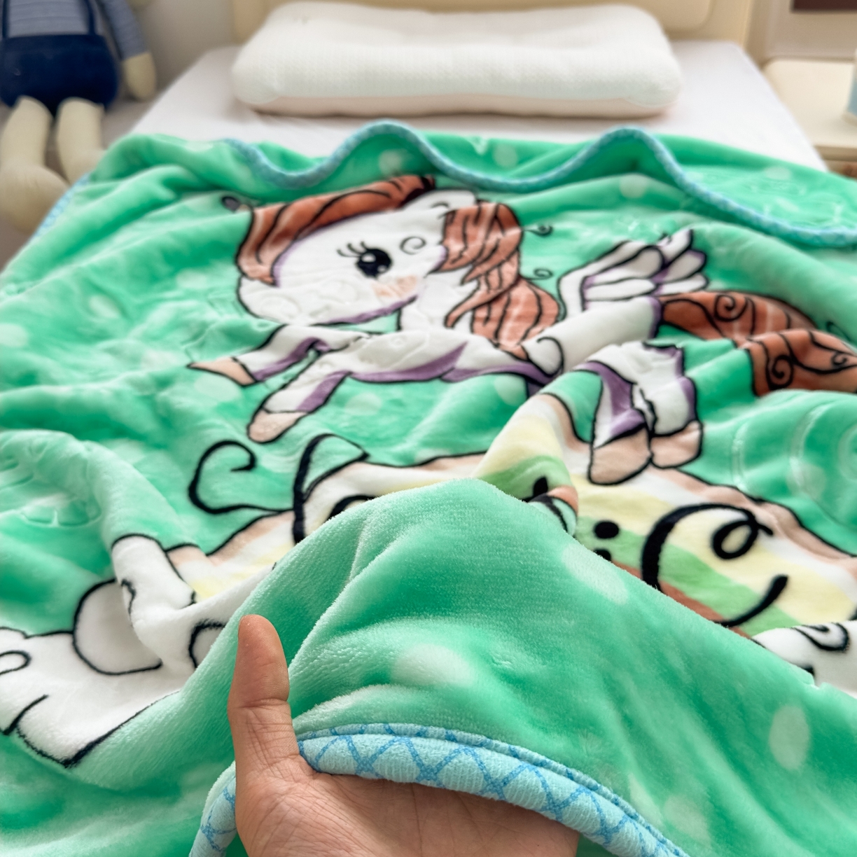 91家纺网 家纺一手货源 找家纺 悦织湾家纺 2025新款拉舍尔双层云绒童毯毯子卡通休闲沙发盖毯毛毯儿童婴幼儿宝宝小毯子 快乐恐龙3#绿